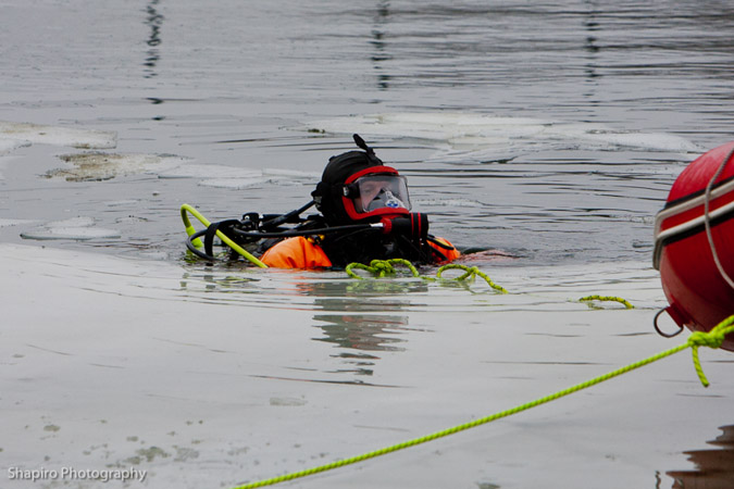 dive recovery for the dog on Fremont Way in Buffalo Grove IL 1-26-12 Lake County Dive Team